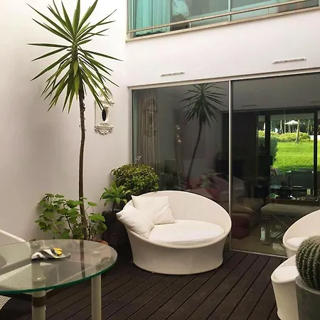 別荘 Charming House In Olhos De Agua With Shared Pool