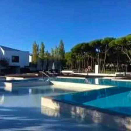 別荘 Charming House In Olhos De Agua With Shared Pool *