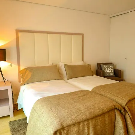 Charming House In Olhos De Agua With Shared Pool *