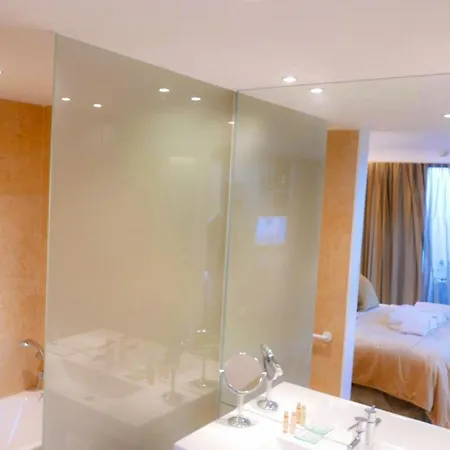 Charming House In Olhos De Agua With Shared Pool * オーリョス・デ・アーグァ