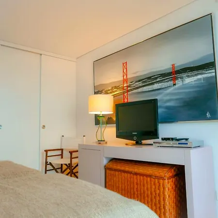 別荘 Charming House In Olhos De Agua With Shared Pool