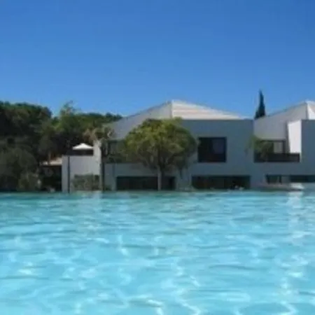 펜션 Charming House In Olhos De Agua With Shared Pool *